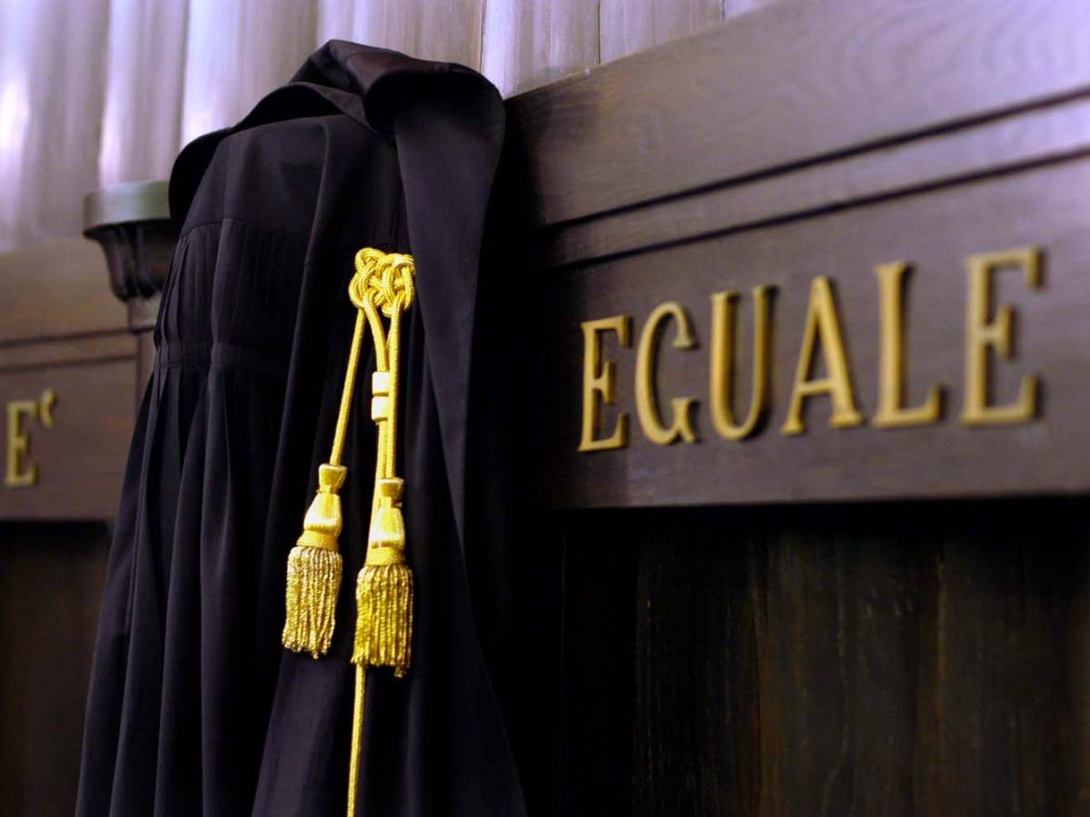 Toga e aula di tribunale, immagine simbolica